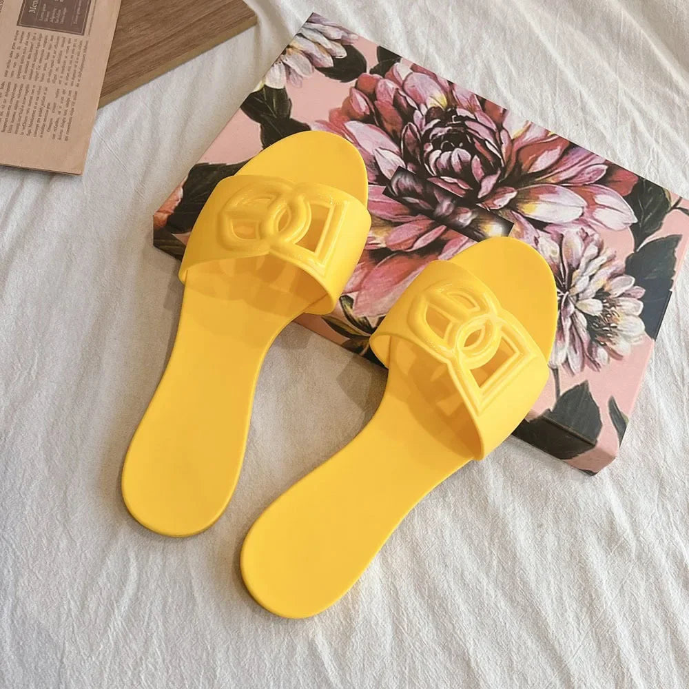 Versatile Flat Casual Slippers for Seaside Vacations