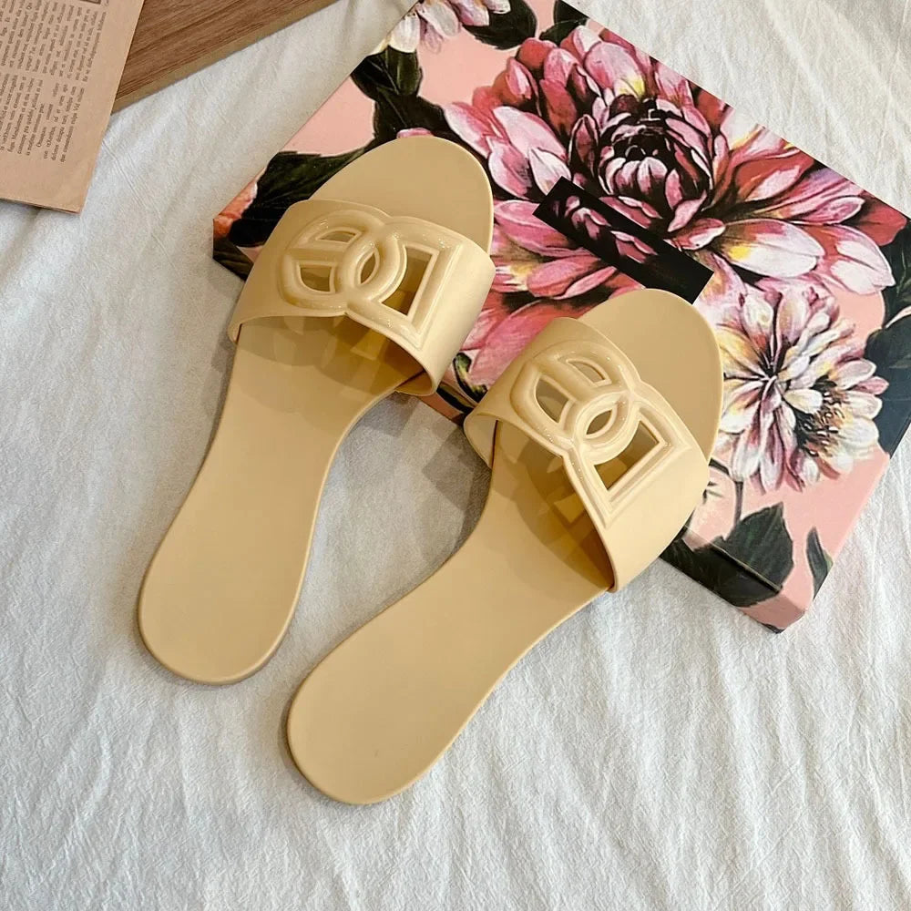 Versatile Flat Casual Slippers for Seaside Vacations