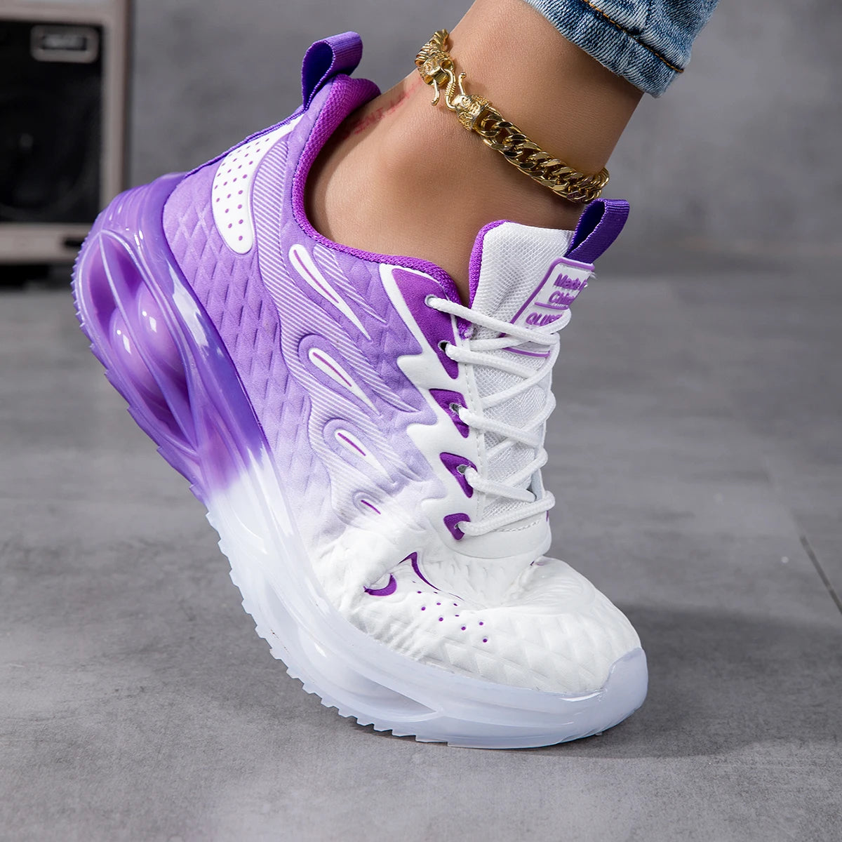Unisex Breathable Mesh Running Shoes With Lightweight Air Cushion