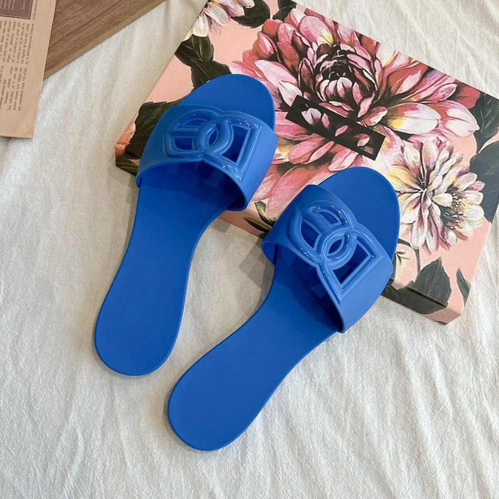Versatile Flat Casual Slippers for Seaside Vacations