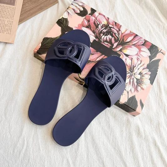Versatile Flat Casual Slippers for Seaside Vacations