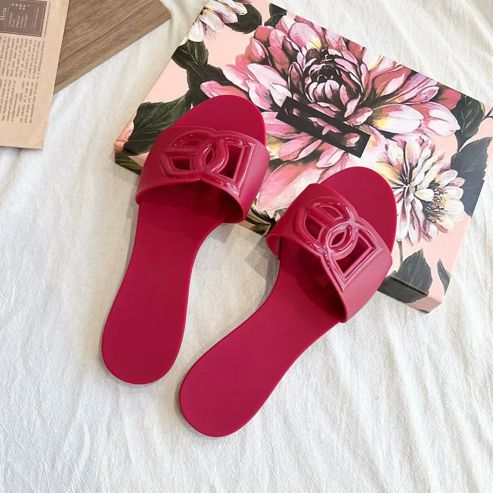 Versatile Flat Casual Slippers for Seaside Vacations