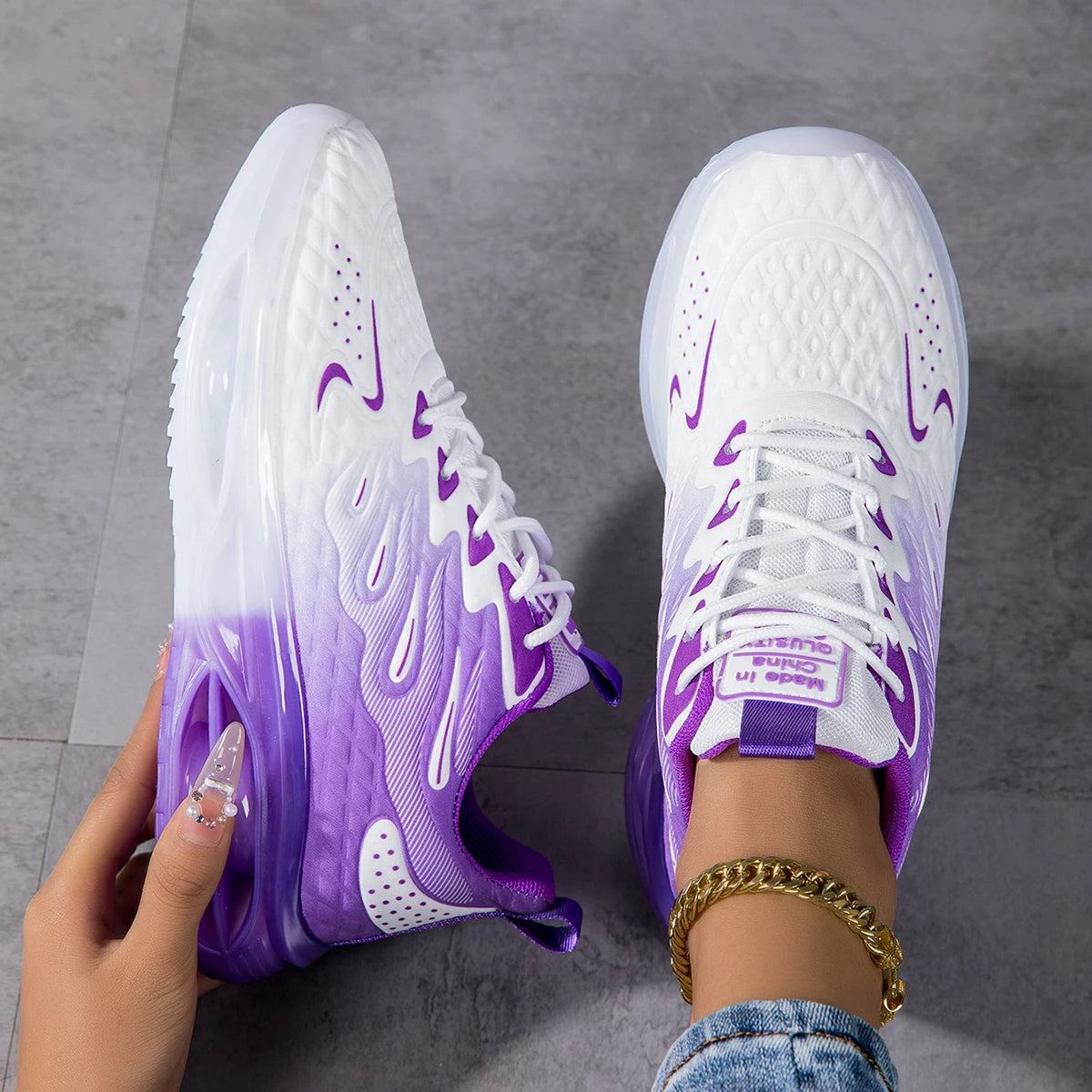 Unisex Breathable Mesh Running Shoes With Lightweight Air Cushion