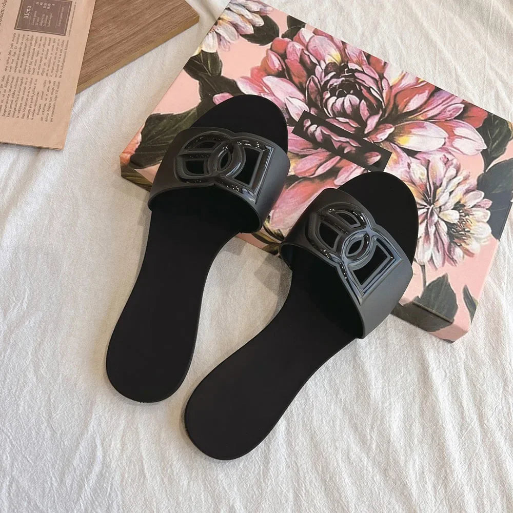 Versatile Flat Casual Slippers for Seaside Vacations