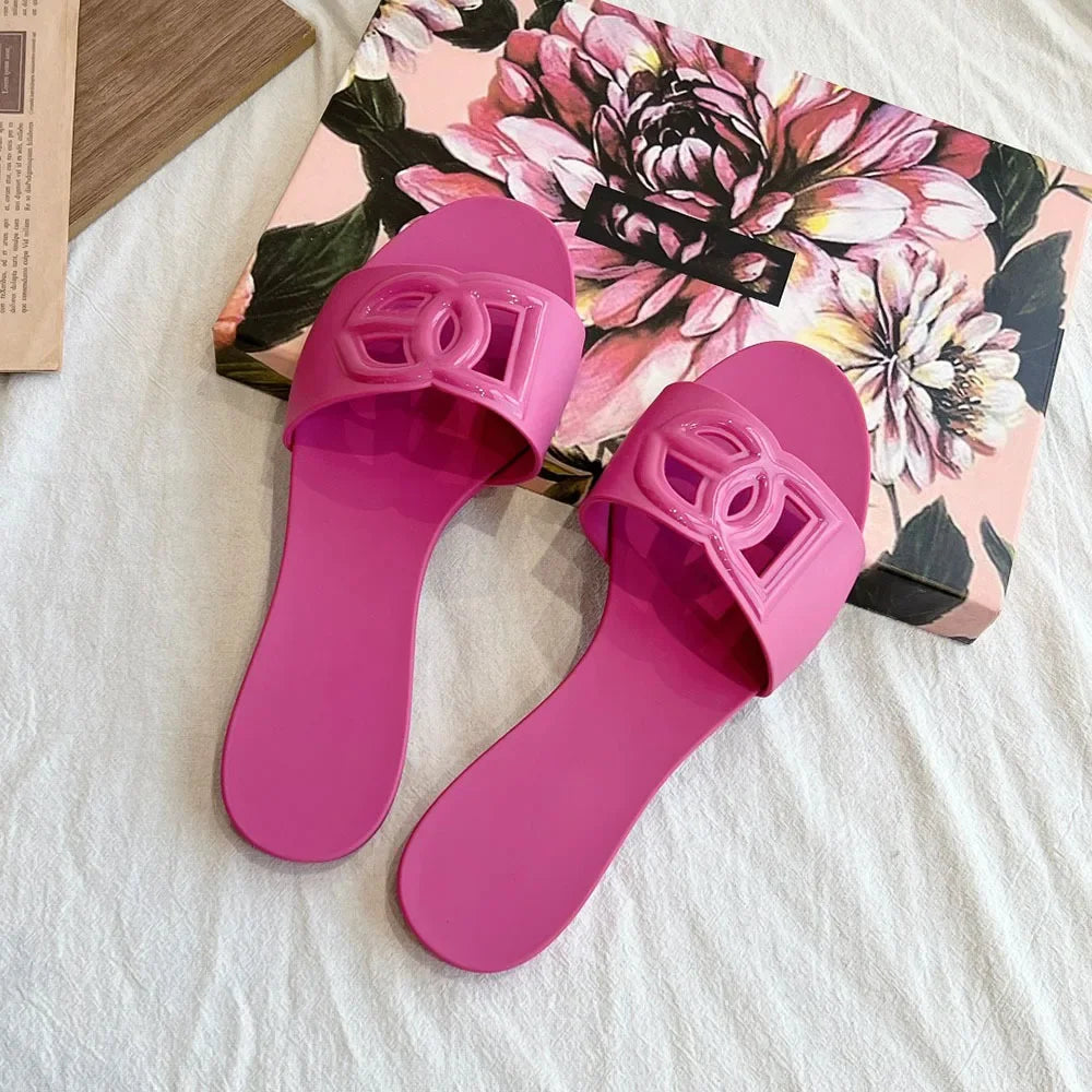 Versatile Flat Casual Slippers for Seaside Vacations